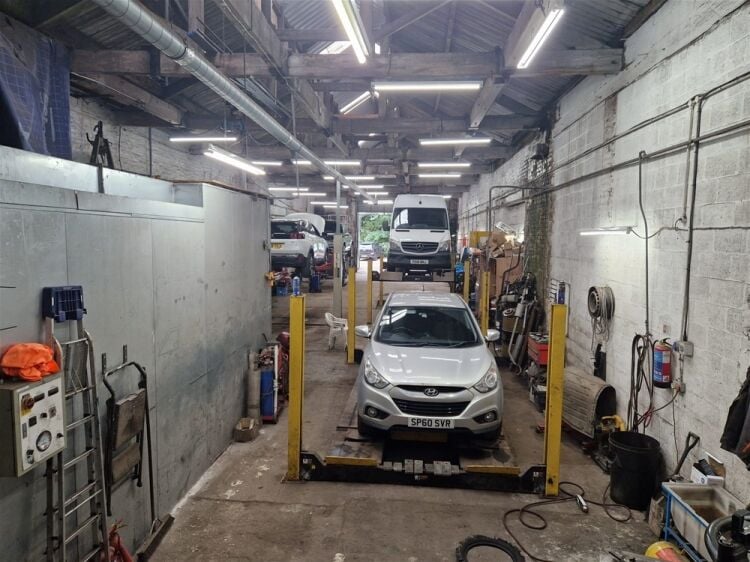 MOT TEST, SERVICING, AND REPAIR  CENTRE