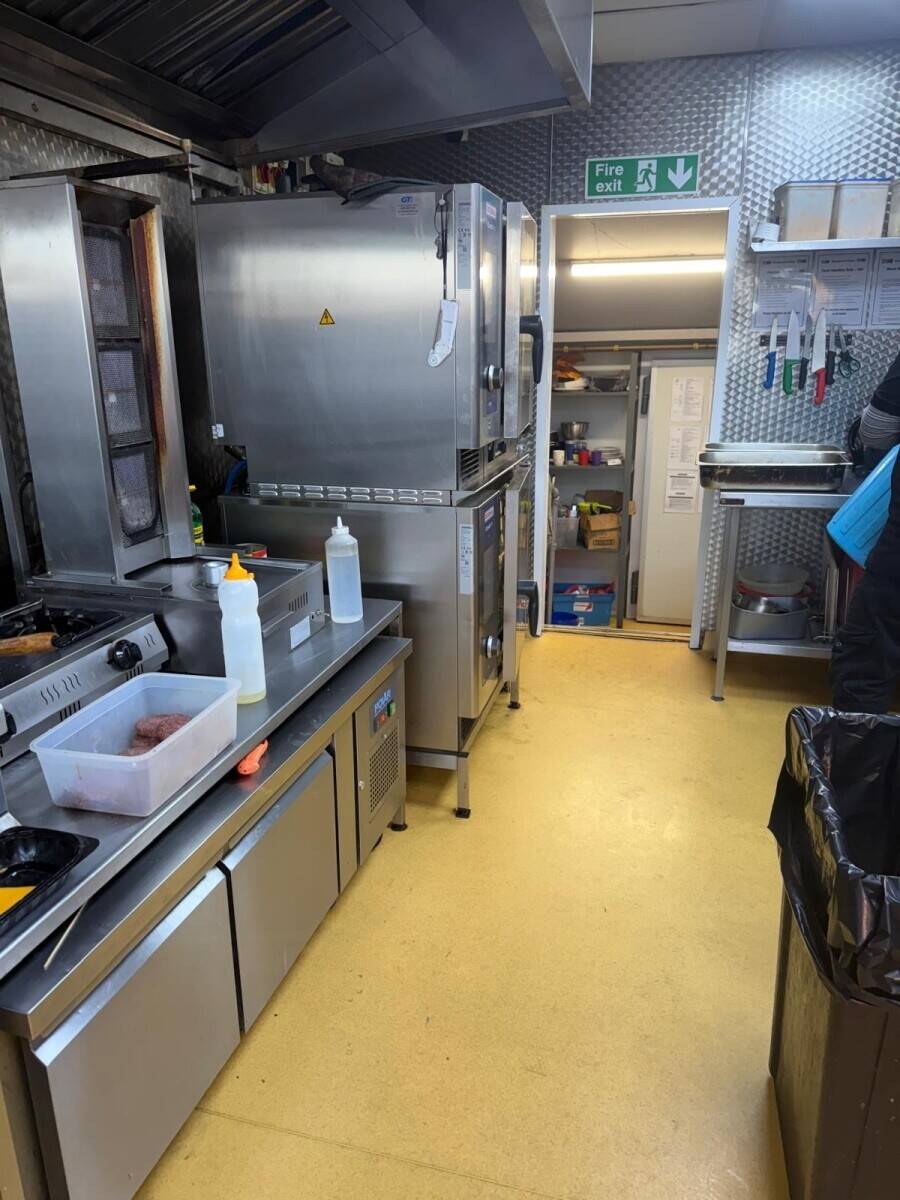 Fast Food Business for sale in Uxbridge London. Photo 2