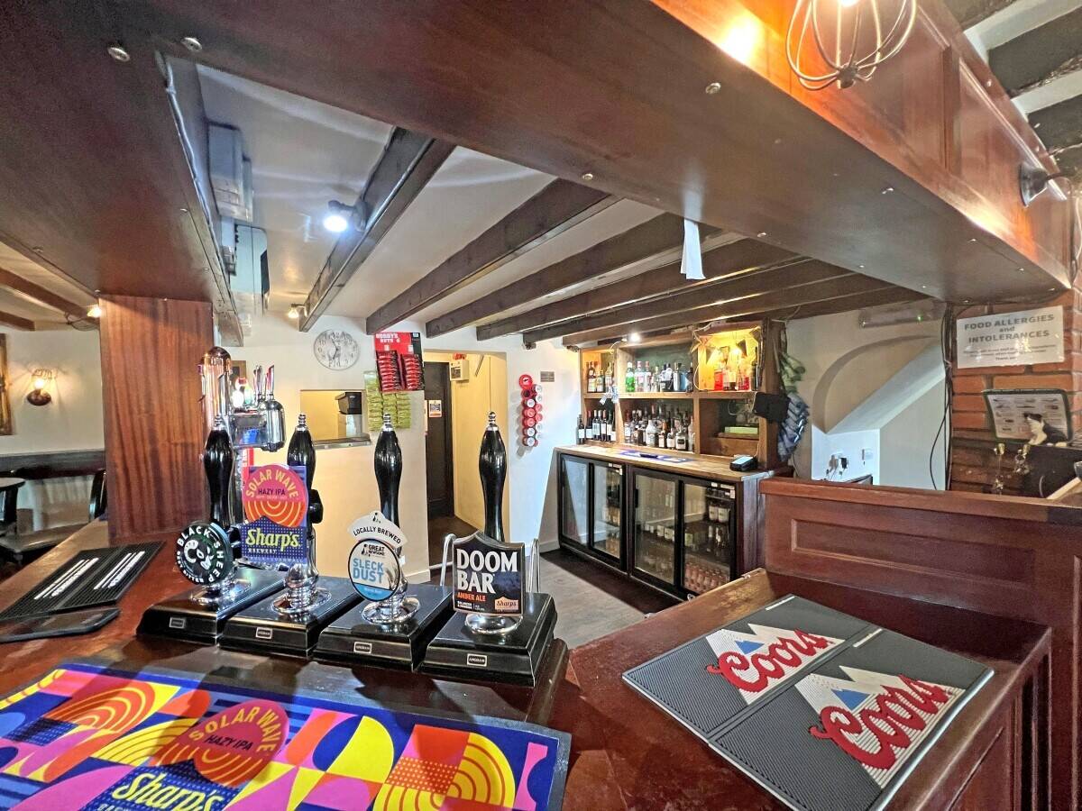 EAST YORKSHIRE - COUNTRY PUB AND RESTAURANT WITH £215,000+ EBITDA Photo 2