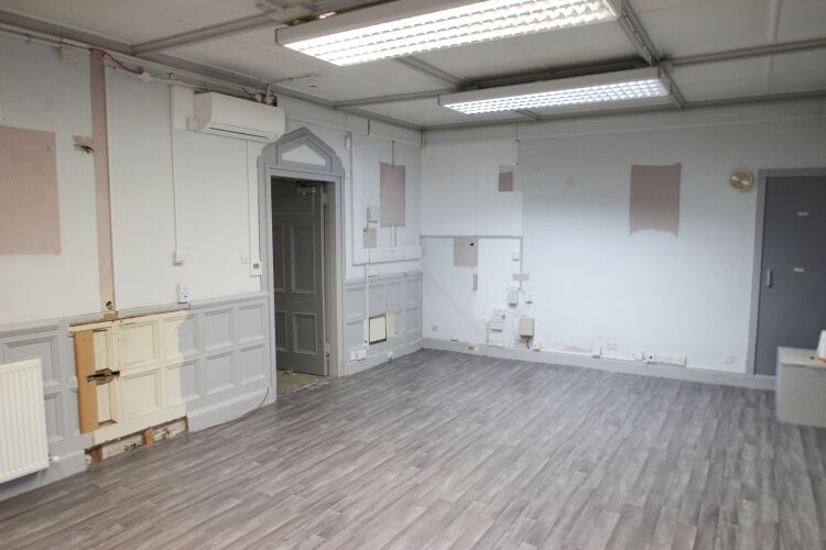 Opportunity to Acquire a Spacious Traditional Building