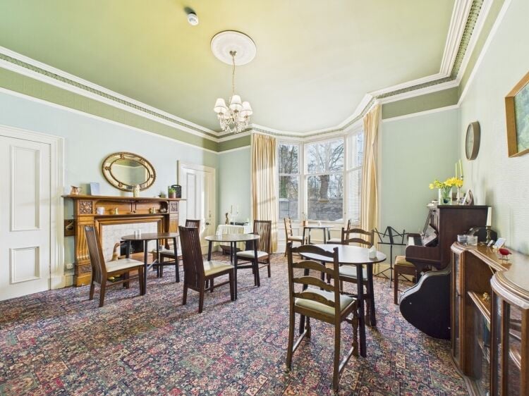 Traditional Victorian Guest House in Inverness Photo 2