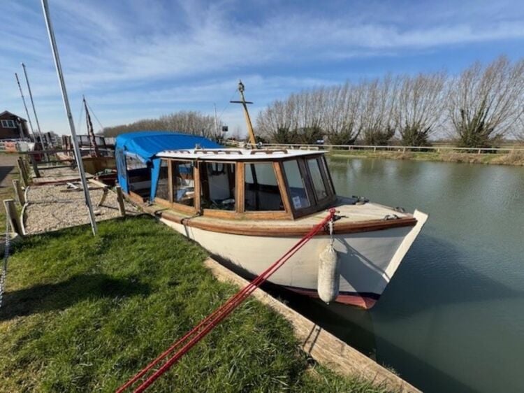 Luxury Canal Boat Cruise Business Located Gloucester Photo 2