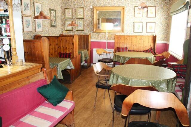 HEREFORDSHIRE - RENOWNED ‘BLACK & WHITE’ VILLAGE CENTRE RESTAURANT WITH SEPARATE OWNERS' HOME