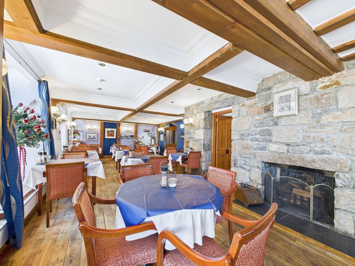 Successful Highland Restaurant with additional 2  bedroom and 3 bedroom apartments Photo 2