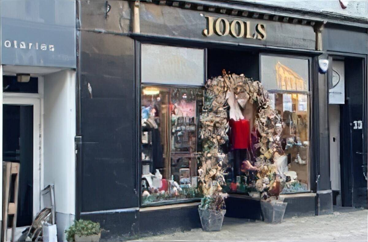 Jools, 31 Newmarket Street, Ayr - Long established and leading retailer of ladies' accessories Photo 2