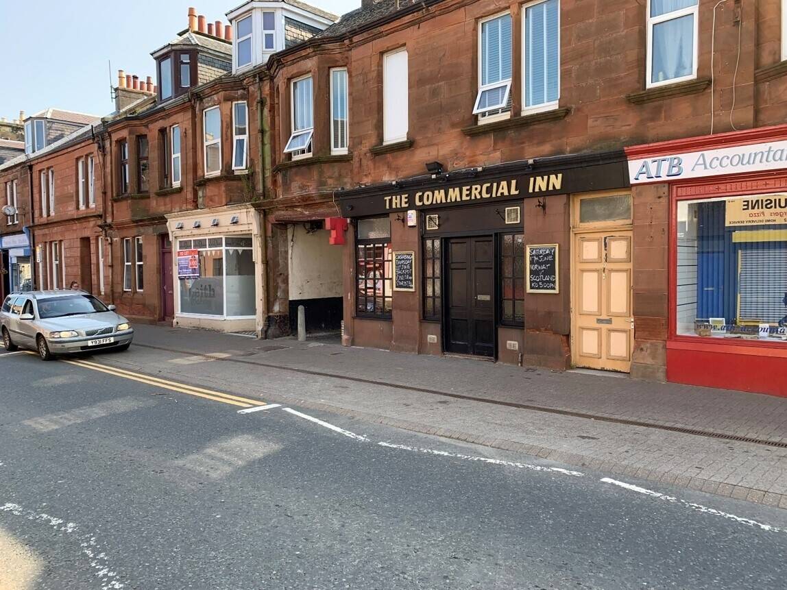 Commercial Inn, 123 Dalrymple Street, Girvan - Popular town centre public house