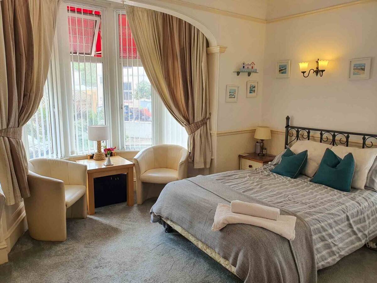 A Spacious Former Guest House in a Prime Location