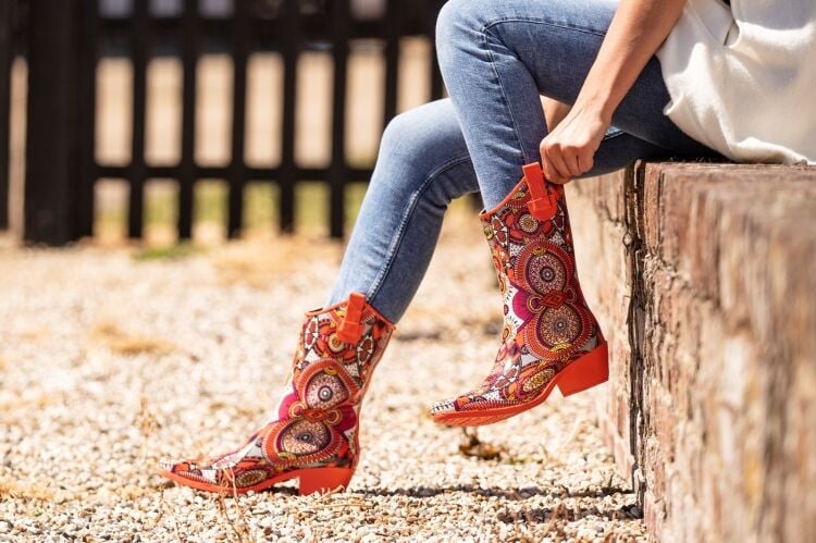 Established Online Footwear Retailer Photo 2