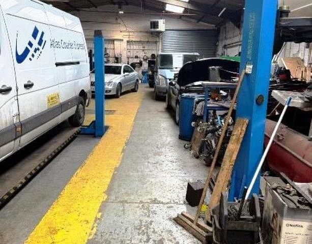 Garage  /   Workshop With Mot Centre class 4,5 & 7 for Sale Photo 2