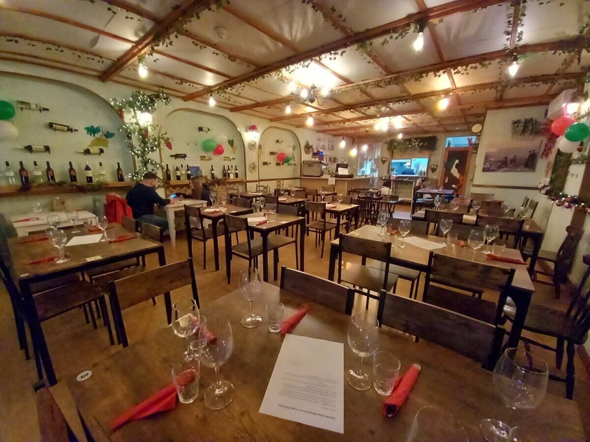 Italian restaurant, located in Portsmouth, Hampshire Photo 2