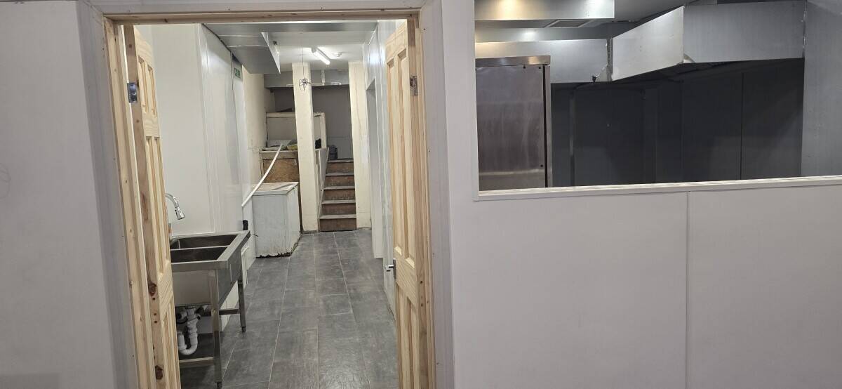 High Footfall Takeaway Shop near Uxbridge Station for Sale, Fully Equipped with 10-Year Lease