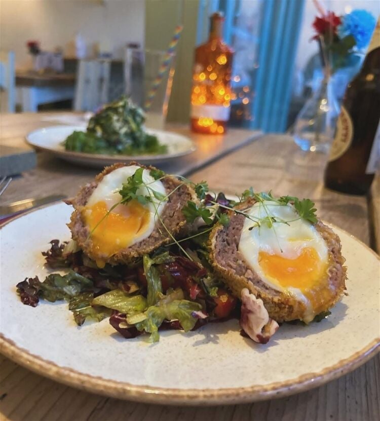 AWARD-WINNING RESTAURANT Photo 2