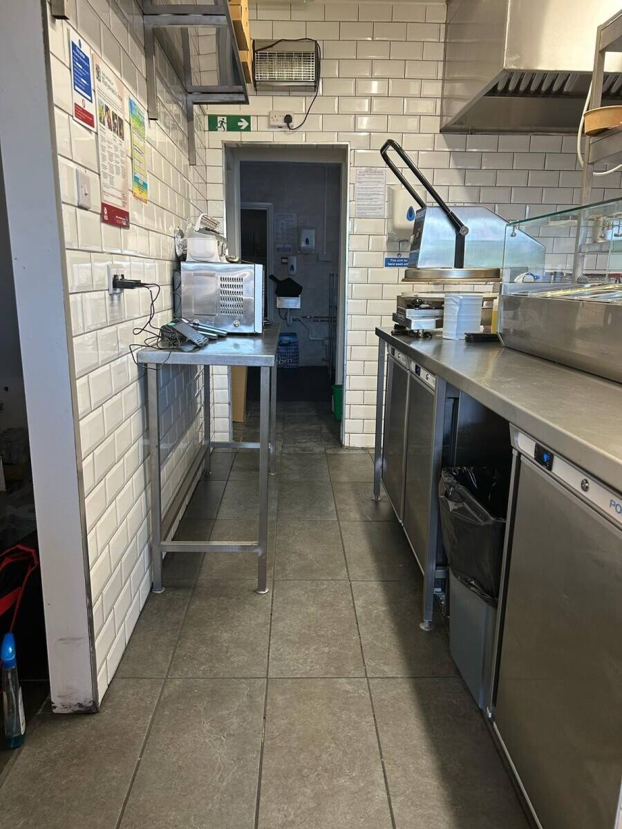 Pizza & Burgers Eat-in and Takeaway in Sought-after Location