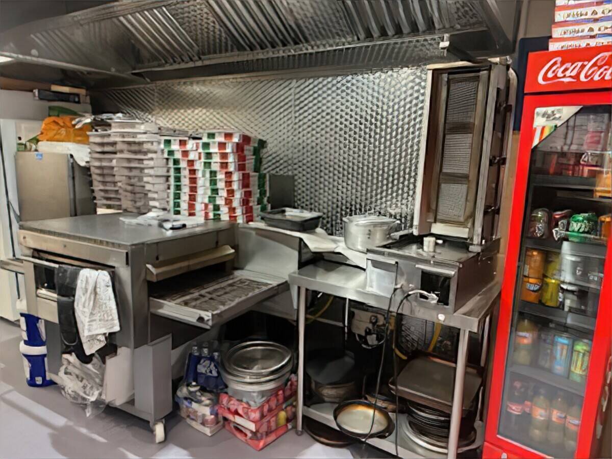 FISH  CHIPS AND PIZZA TAKEAWAY IN VERY SOUGHT AFTER LOCATION IN TYNE AND WEAR Photo 2