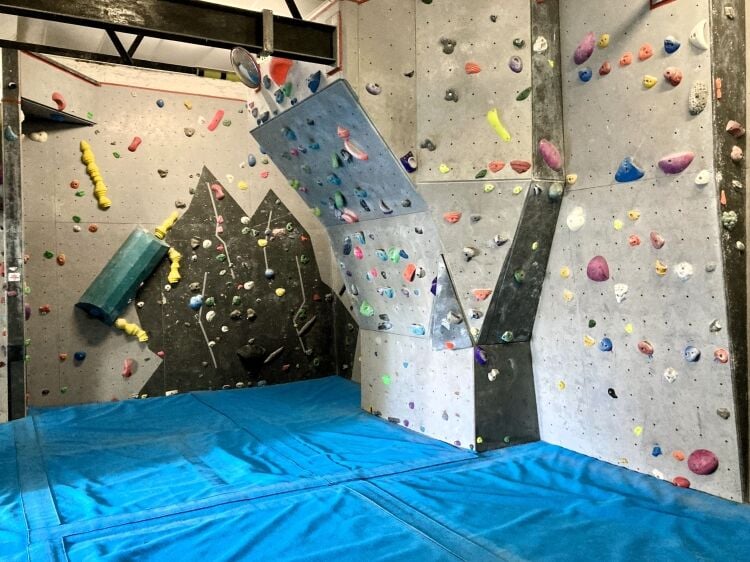 INDOOR CLIMBING/BOULDERING CENTRE with CAFÉ Photo 2