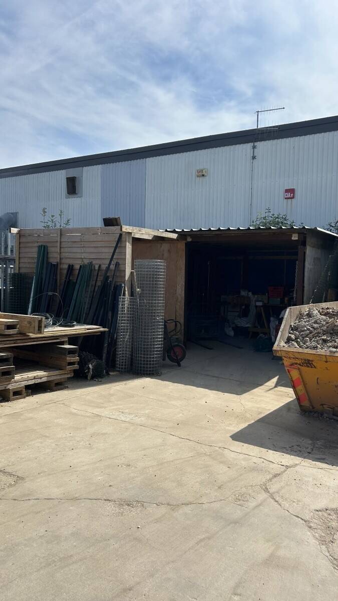 Profitable and well-established fencing business for sale in Hampshire.