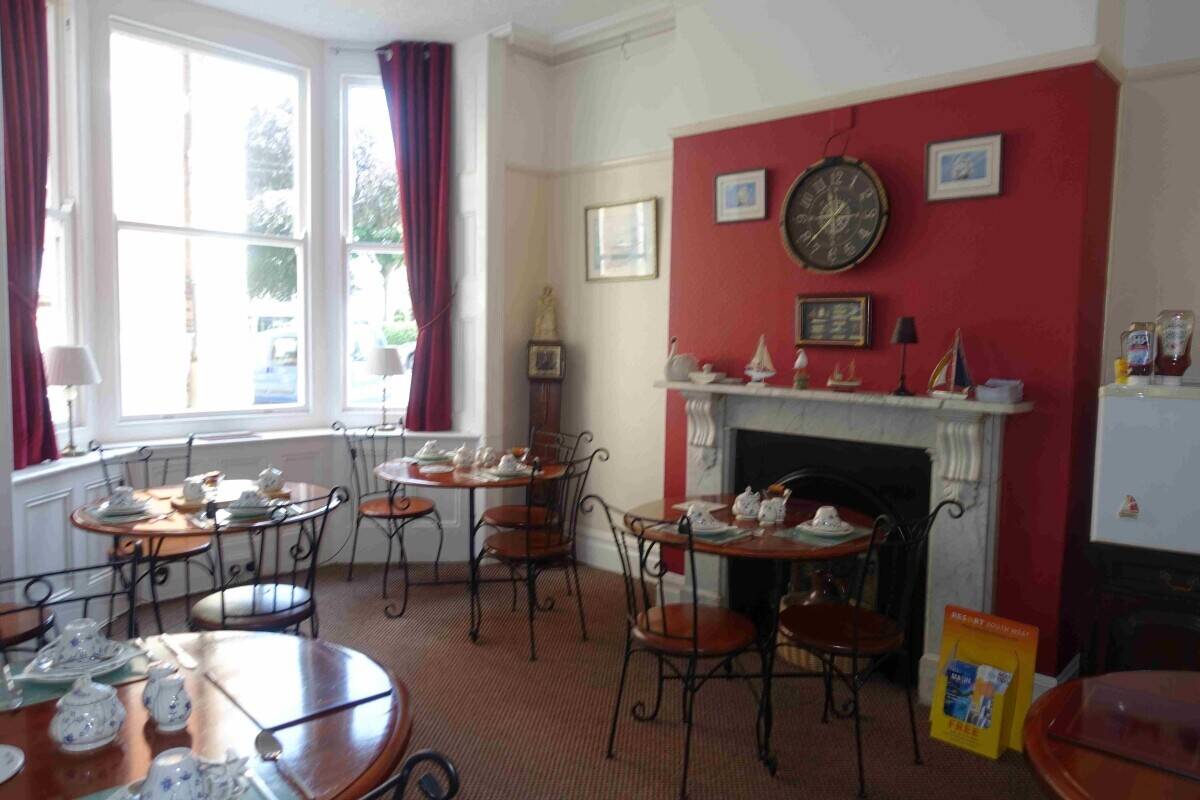Rare Freehold Weymouth Sea Front Guest House For Sale Photo 2