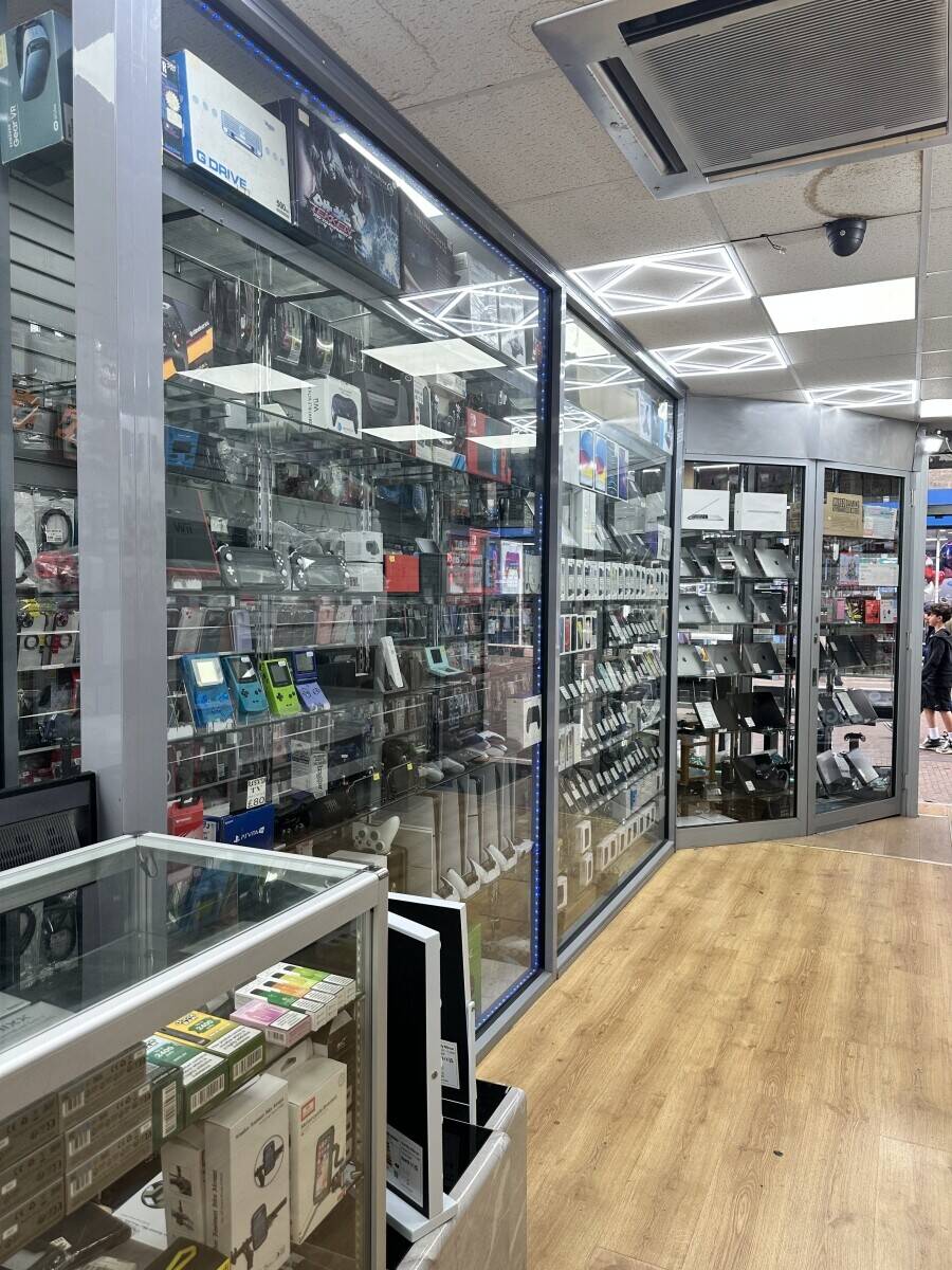 Established mobile phone retail shop for sale 
