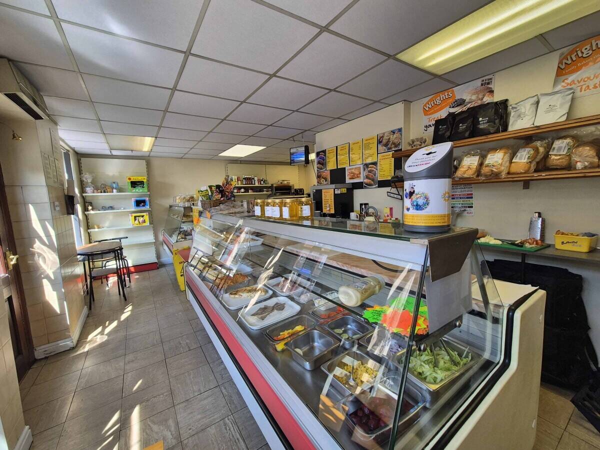STAFFORDSHIRE MOORLANDS - MIXED USE INVESTMENT OPPORTUNITY Photo 2