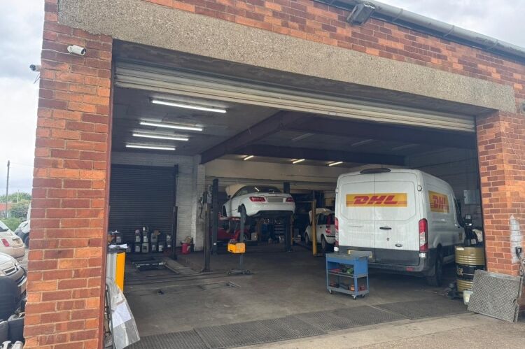 Established Garage - Halsham