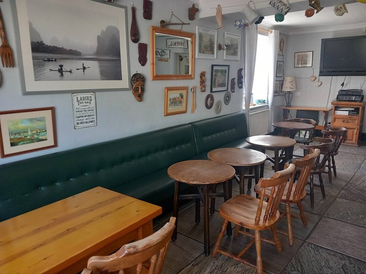 GWENT - POPULAR VILLAGE LOCALS' FREEHOUSE Photo 2