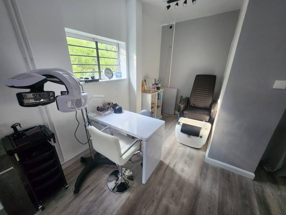 Salon, Barbers, Nails, and Beauty shop for sale in Tunbridge Wells Photo 2