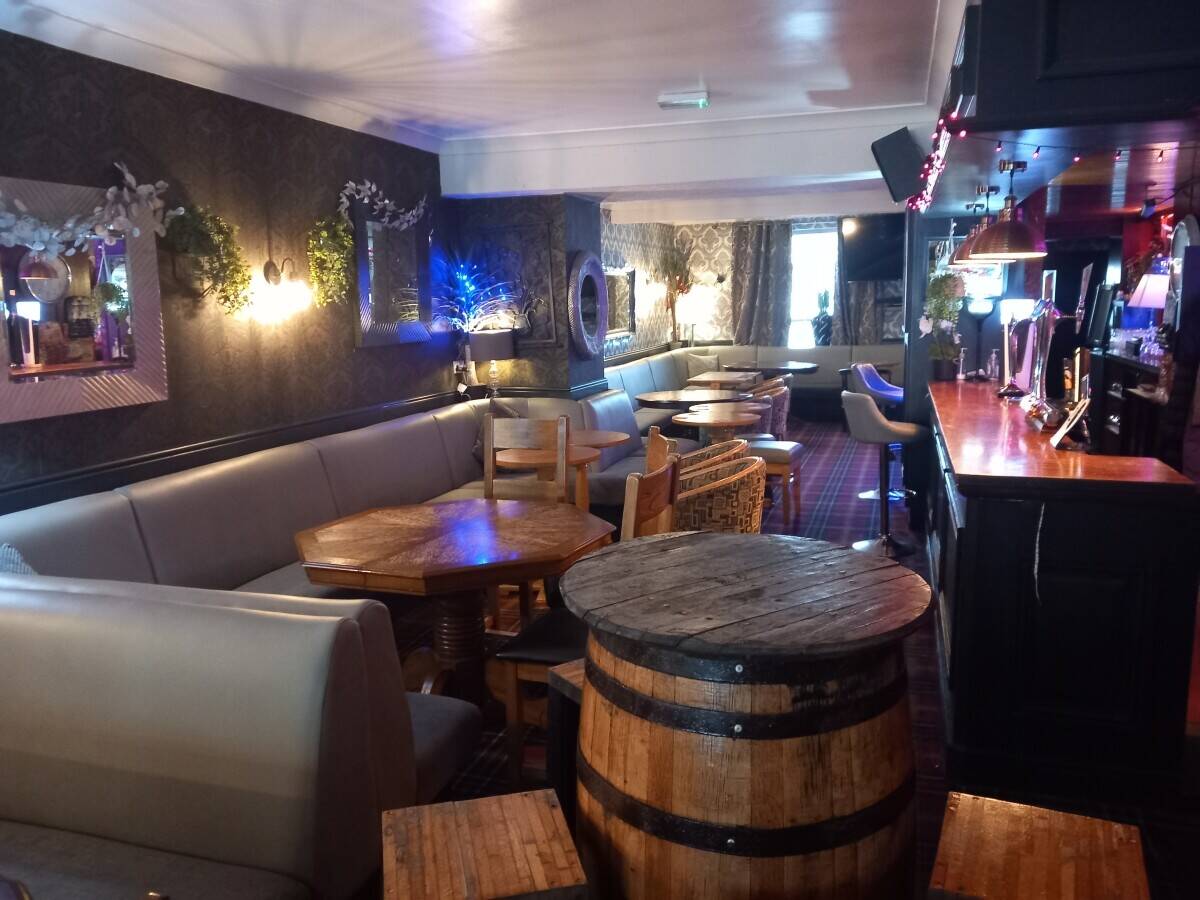 SOUTH WALES - WELL ESTABLISHED VILLAGE CENTRE PUBLIC HOUSE