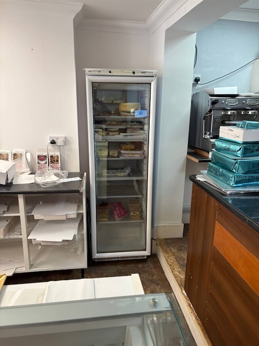 PROFITABLE LEASEHOLD ITALIAN BAKERY AMALFI PASTICCERIA IN BEDFORD PRICE REDUCED Photo 2