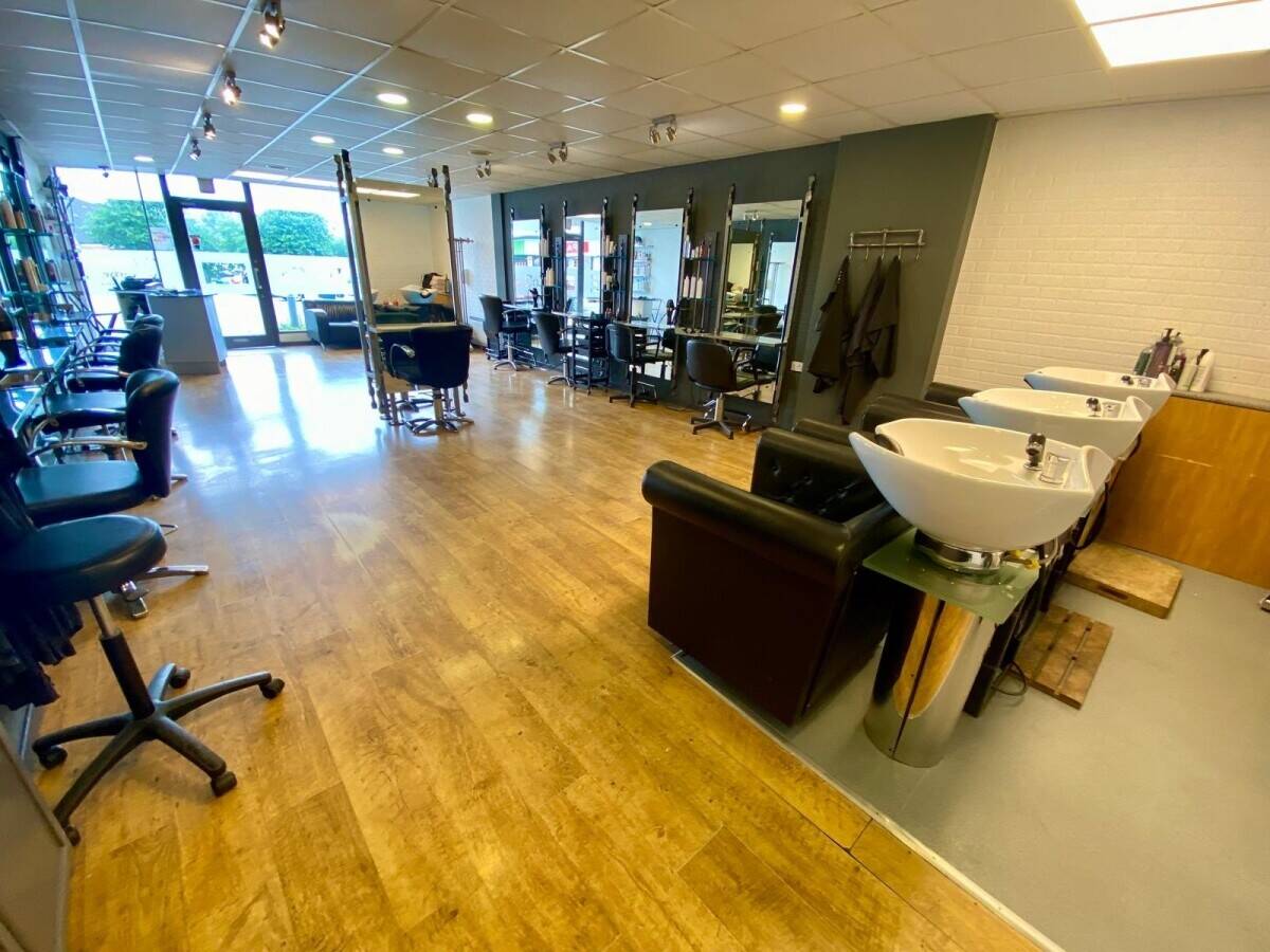 ESTABLISHED AND ATTRACTIVE HAIR SALON, THE CREATIVE HAIR COMPANY, VICAR'S CROSS, CHESTER, FOR SALE Photo 2