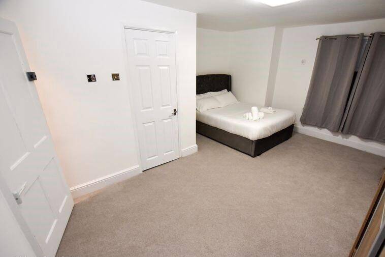 18 Bedroom Hotel For Sale Photo 3