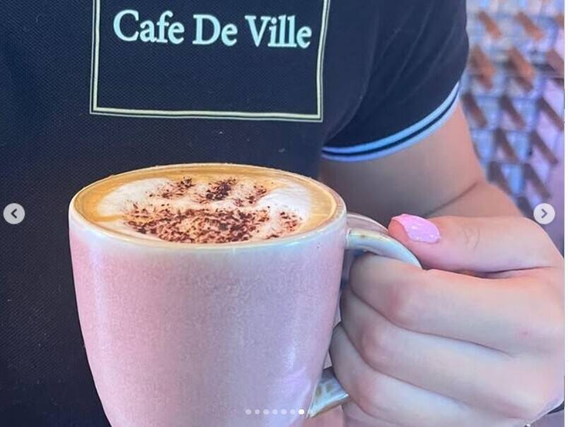 Cafe De Ville - Thriving Daytime Cafe Transitioning into a Bustling Evening Wood-fired Pizzeria Photo 2
