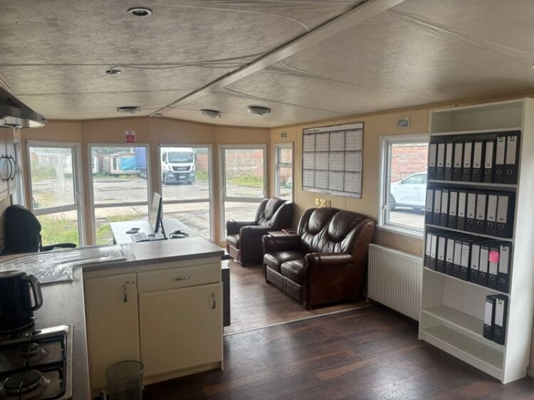 Fully Equipped Yard & Automotive Workshop Near Port of Hull