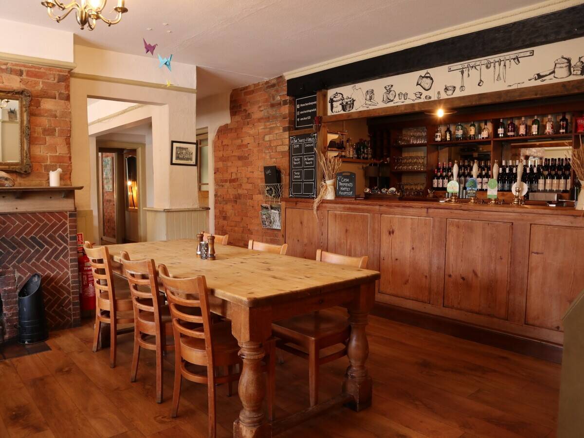 DORSET – WELL-APPOINTED AND CHARMING COUNTRY FREEHOUSE Photo 2