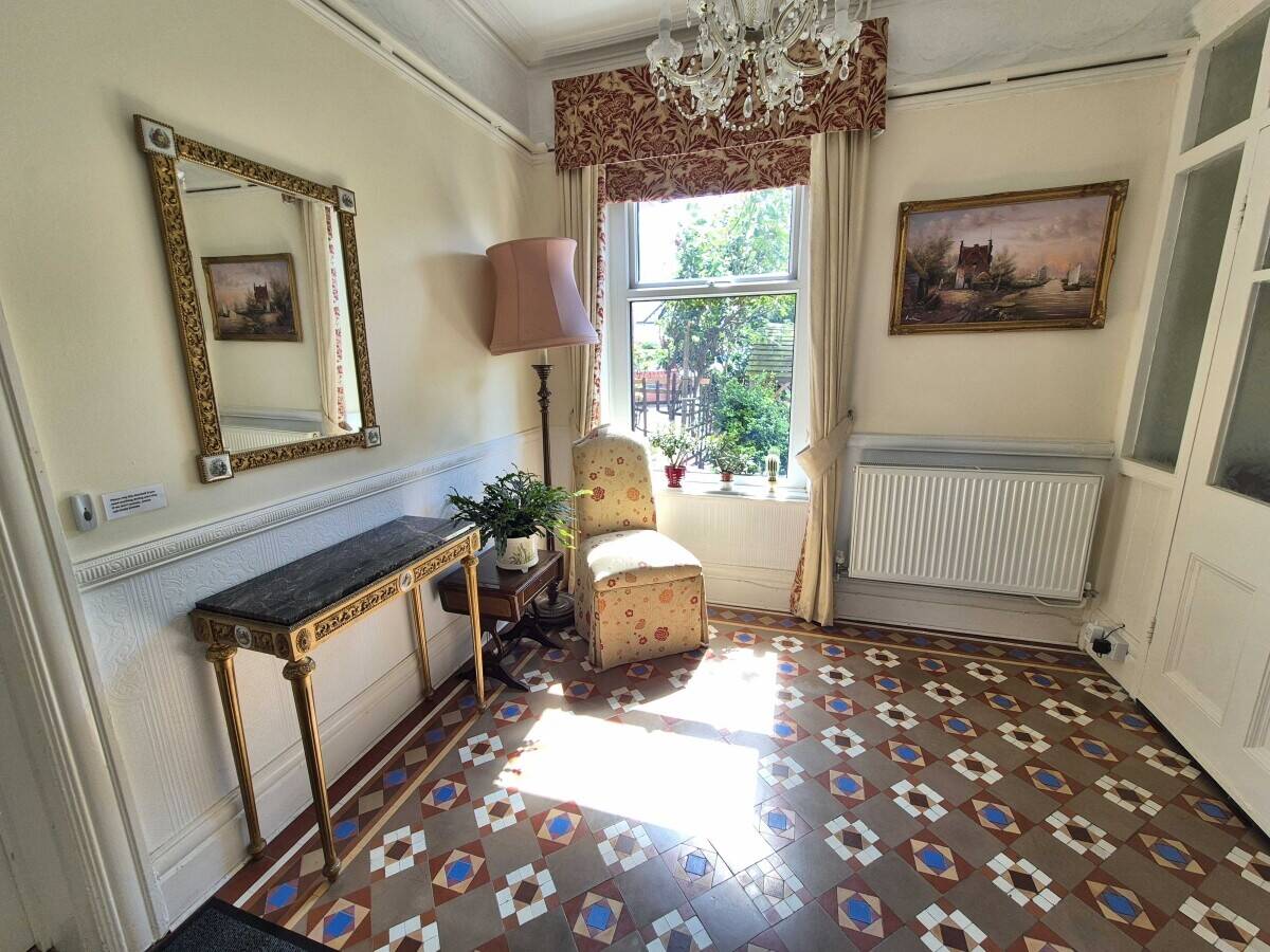 CONWY - DETACHED SIX BEDROOM GUEST HOUSE IN THE SEASIDE TOWN OF LLANDUDNO Photo 2