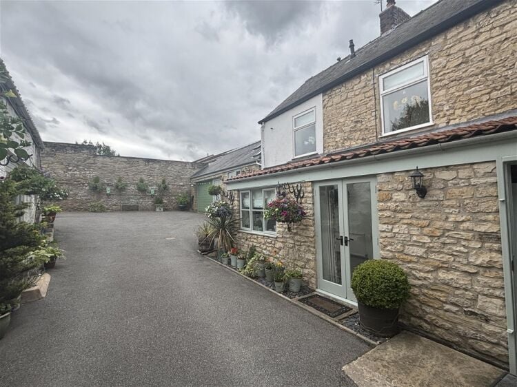 House For Sale in Leeds