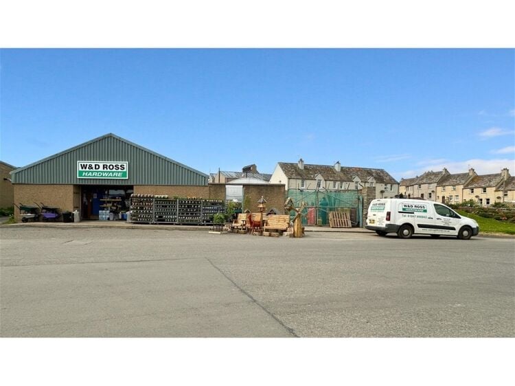 W&D Ross Hardware Store and Paint Spectrum, Thurso Photo 2