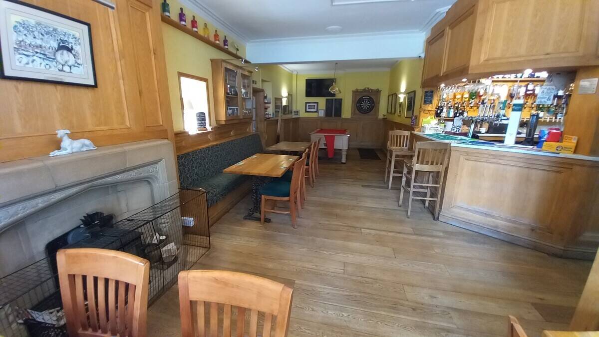 MID WALES - PROMINENT MARKET TOWN HOTEL WITH ESTABLISHED TRADE
