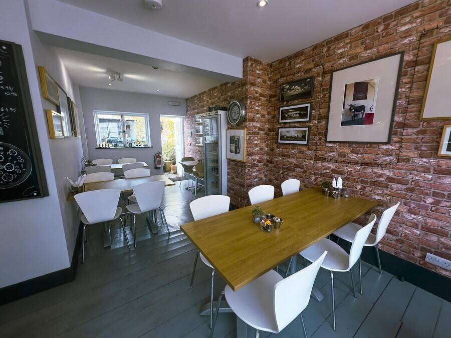 HISTORIC PORLOCK HIGH STREET - FREEHOLD CAFE/PIZZA/TAKEAWAY WITH 3/4 BED HOME Photo 2