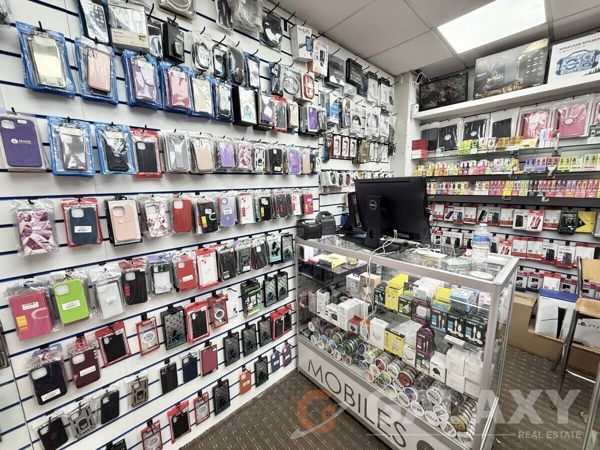Vape, Mobile Phone & Repair Shop in High Street for Sale in Berkshire Photo 2