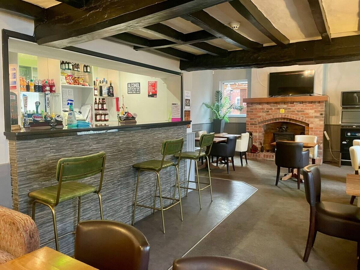 DERBYSHIRE - DETACHED PUB WITH CAR PARK AND SIZEABALE COURTYARD BAR/OUTBUILDING Photo 2