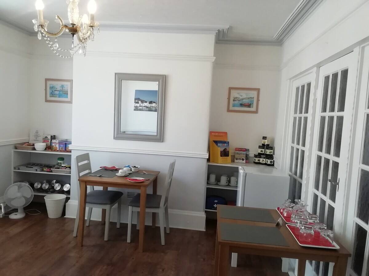 Immaculate Sea View Guest with Pretty Garden Photo 2