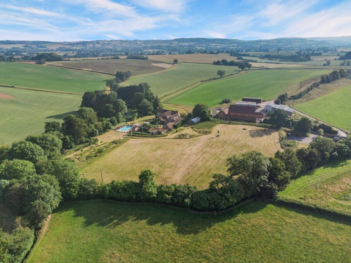 Farm House plus The Retreat -  Thriving Guest Business that sleeps 16
