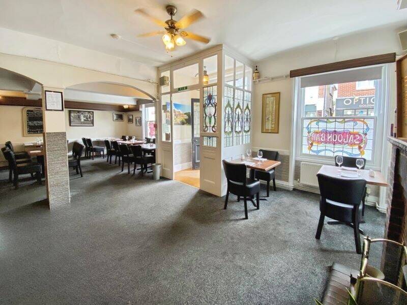 LONG ESTABLISHED 60-70 COVER RESTAURANT - NORTH STREET, ROCHFORD. Photo 2