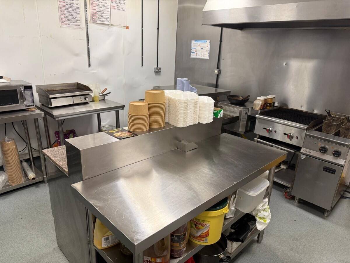 Fully equipped kitchen for sale Bradford Photo 2