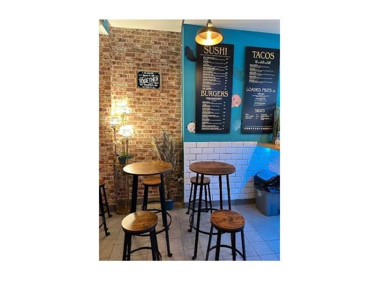 Street Food-Inspired Takeaway with Top Ratings – Turnkey Business by the Sea Photo 2