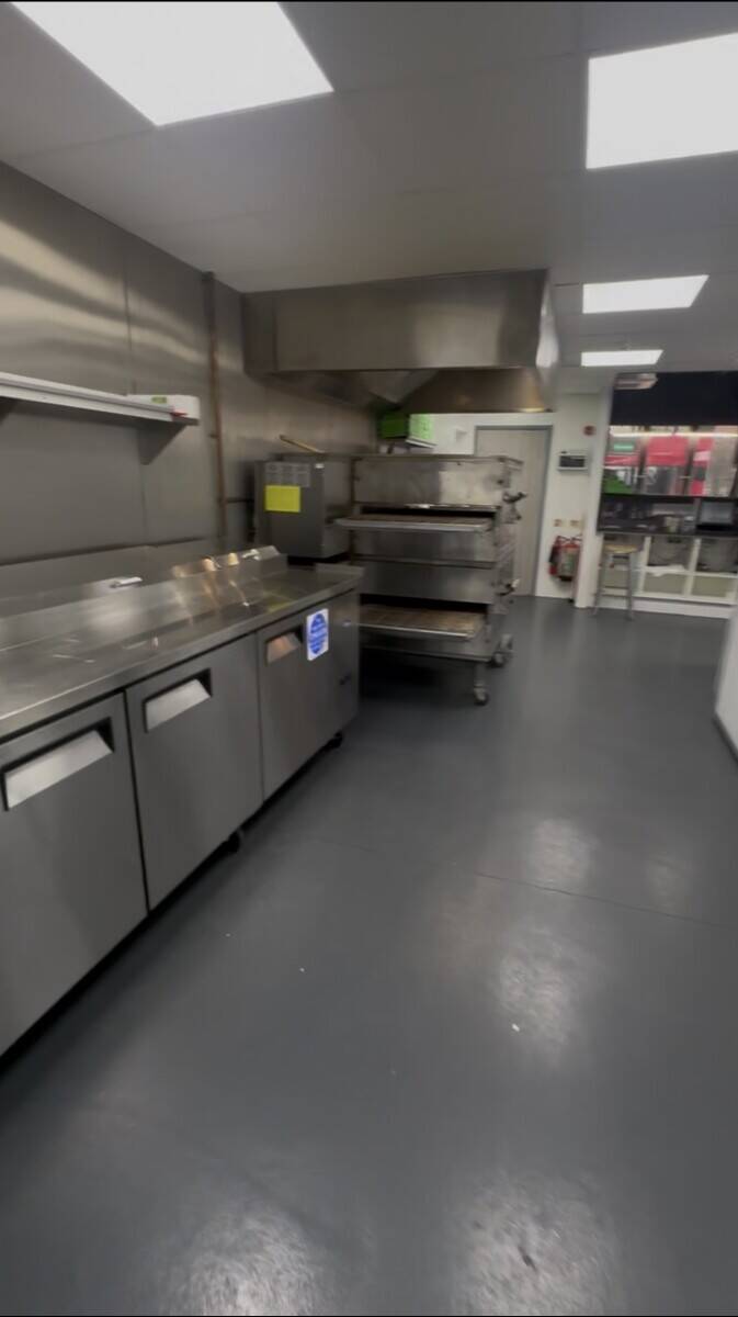 Caprinos Pizza Croydon London Franchise Photo 3