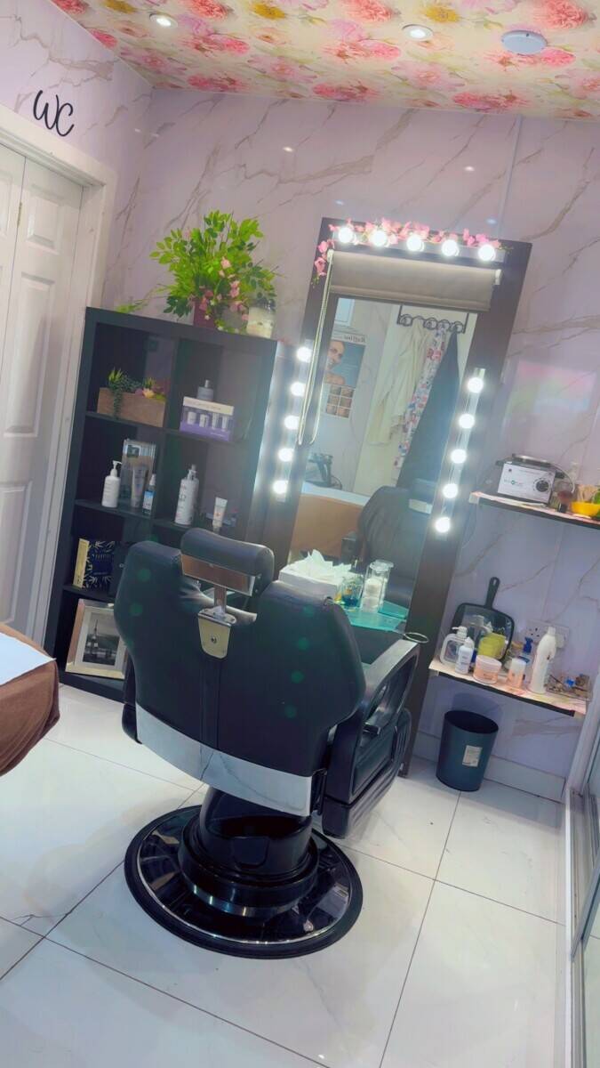 Nails, hair and beauty salon for sale Photo 3