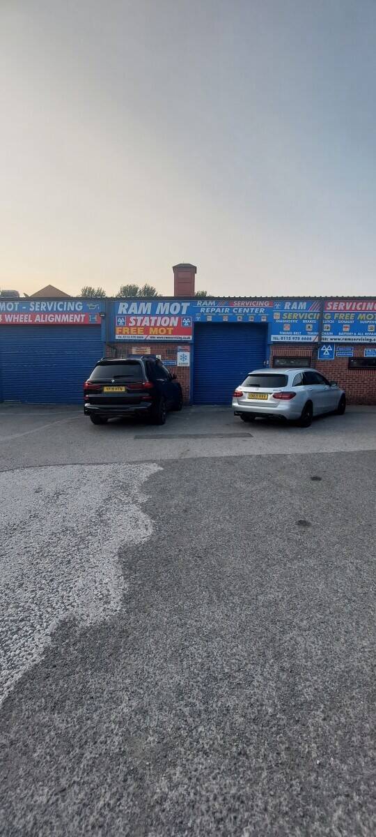 Car garage and MOT Station  Photo 2