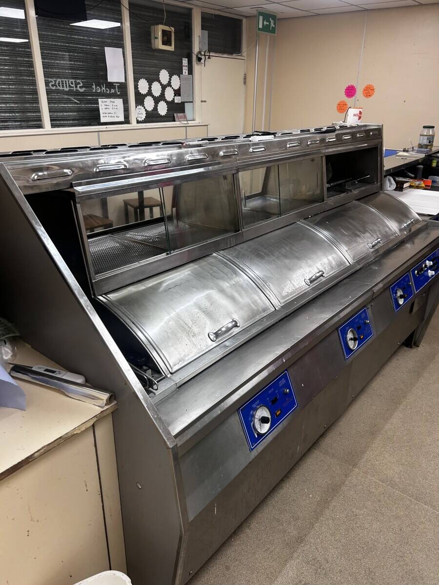 Parade fish bar relisted due to time wasters Photo 2