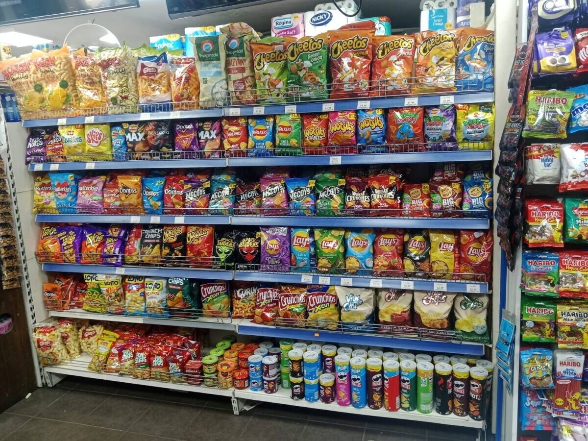 Convenience Store for Sale on Busy High Street in London Photo 2